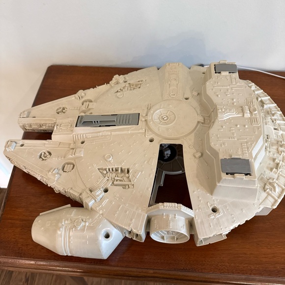 Star Wars Millennium Falcon Incomplete Playset - Beige/Off-White - Picture 6 of 6
